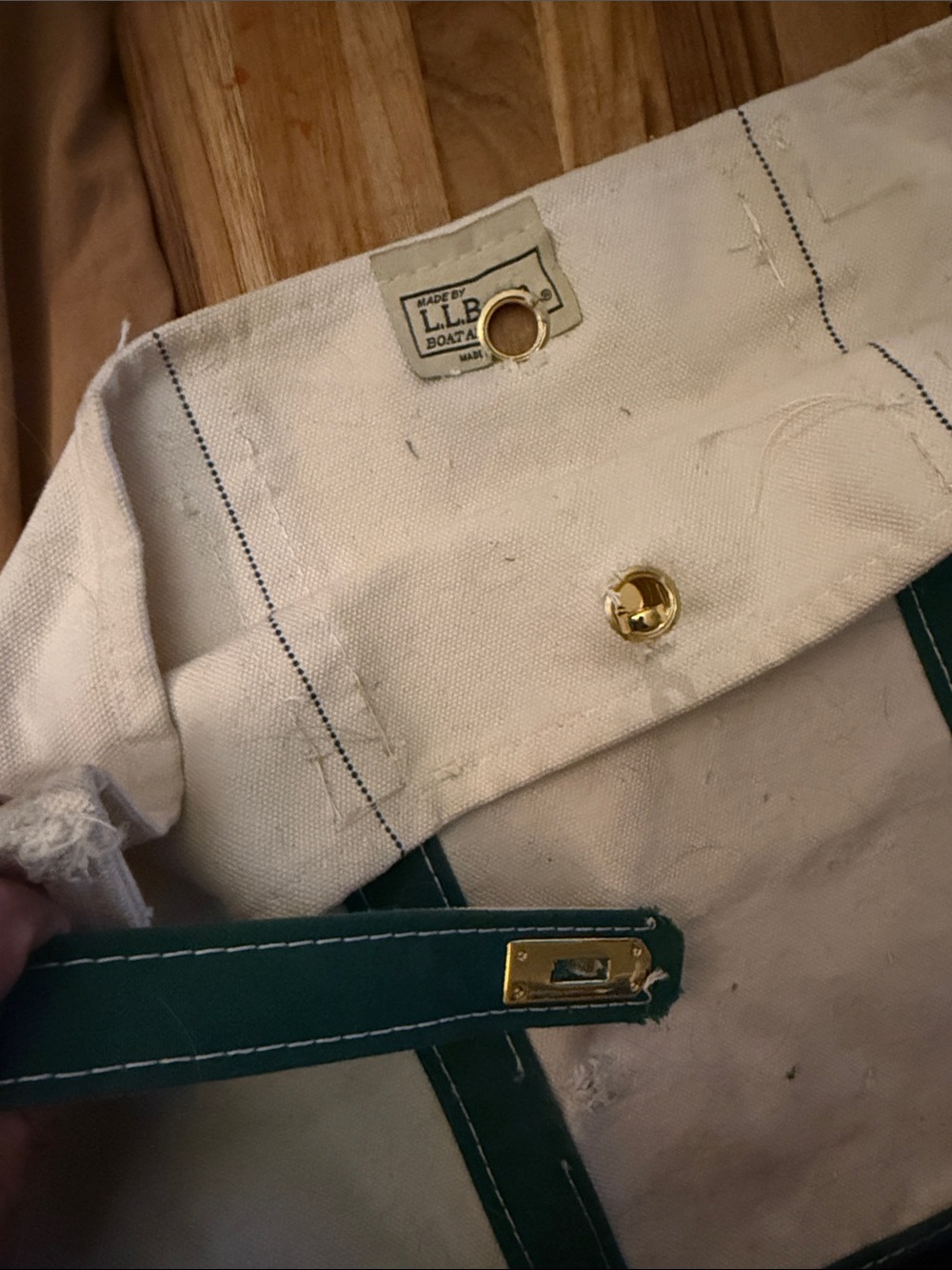THE IT SUMMER BAG - THE BOAT-YARD | THE CLUTCH IN VINTAGE GREEN - Picture 8 of 16